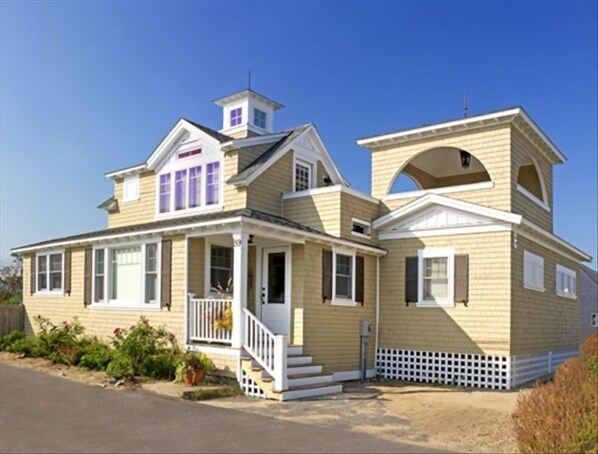 Exterior of cottage showing covered deck and parking area