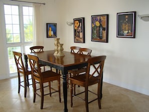 Dining area for 6