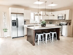 Beautiful Kitchen complete with all you need to make a wonderful meal!