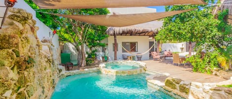 Lovely pool area & Jacuzzi