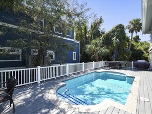 Pool at 4 Driftwood