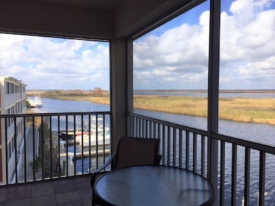 Charming Waterfront Condo with Expansive Bay Views in Apalchicola, FL. 