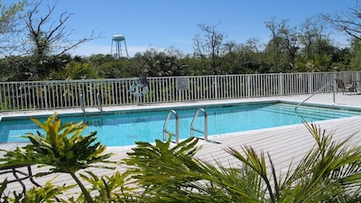 Charming Waterfront Condo with Expansive Bay Views in Apalchicola, FL. 