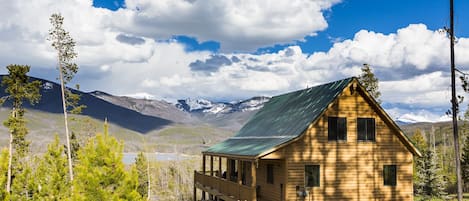 Bear Crossing Cabin