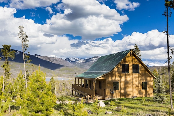 Bear Crossing Cabin