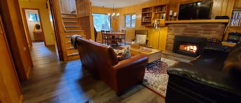 Spacious living and dining room