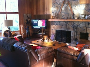 Living area with 60' Flat Screen HDTV.  Great for Sporting events.
