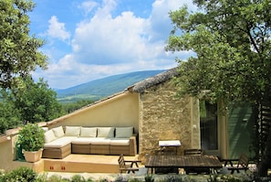 MASTER BEDROOM PATIO – Lounging Area & Views of the Luberon Regional Park 