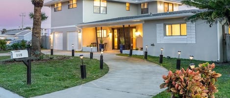 Spacious house across the road from the beach. Beautiful & clean. Heated pool.