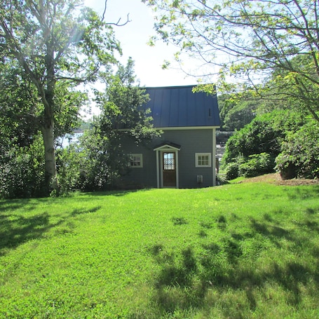Welcome to Drake Cottage! Here is the view of the house from the road.