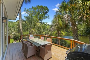 Island and lagoon views!