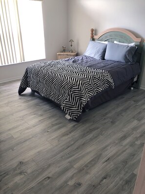 Guest Room Queen Bed