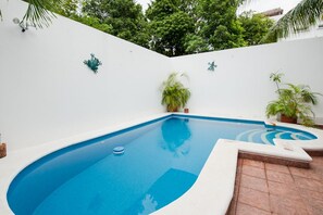 Pool at Suzana's