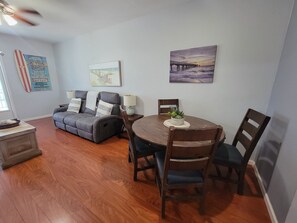 Dining area/living room