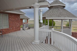 Large Deck with Gazeebo