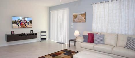 Family Living Room w 60" SmartTV