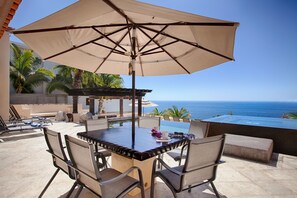 One of the many options to sit and relax while enjoying the undisturbed view!