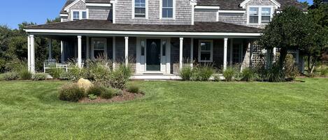 Upside down big house with porches on both floors - so private and peaceful.