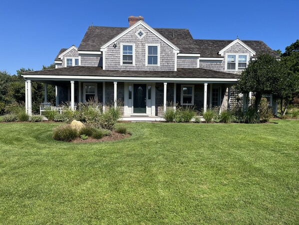 Upside down big house with porches on both floors - so private and peaceful.