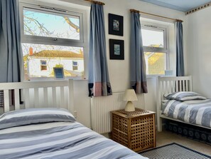 2nd bedroom