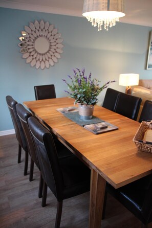 Extending dinning table seats 8-10 easily (extends further than shown)