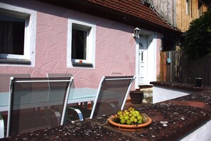 Terrasse und Eingang