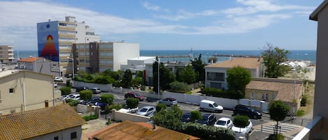 carnon entrée du port, vue de la terrasse.