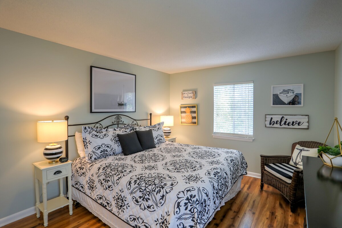 July Specials/Pet Friendly!!! Newly Renovated!! Email for Quote!