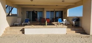 Beachfront patio
Propane BBQ  Master bdrm & kitchen open to patio. Ocean breezes