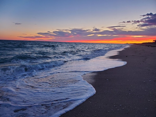 Your every evening sunset at Playa Maravilla