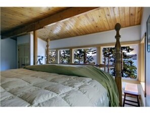 Master suite  Calif. King!
