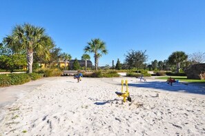 Beautiful 6 bed 5.5 bath villa located in Watersong