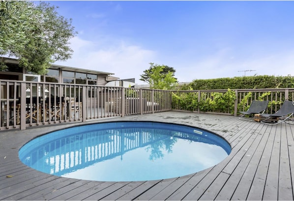 Pool Deck and Outdoor Entertaining