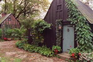 This is your cozy little Gothic cottage with Cable TV, WiFi, AC...