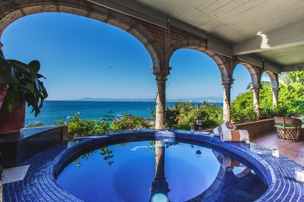 Jacuzzi in Vida Alta at Casa Tres Vidas - 1 of 3