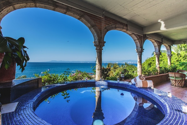 Jacuzzi in Vida Alta at Casa Tres Vidas - 1 of 3