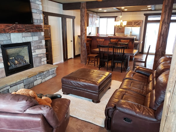 Rising Sun Ranch - Living Room