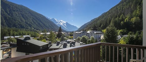 Zonnig balkon met droomuitzicht over de Mont Blanc