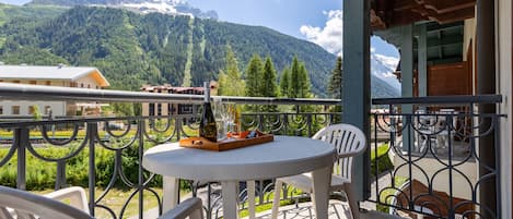 Privater Balkon mit Bergblick