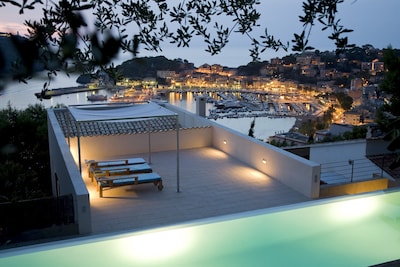 Mediterrane, moderne Villa mit Pool im Hafen von Port Sóller