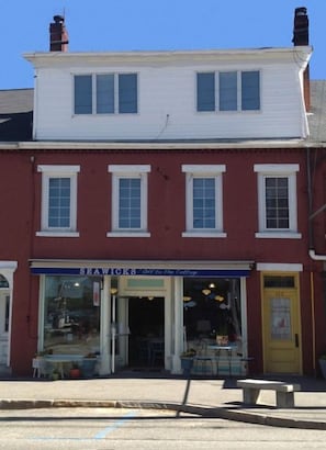 Quintessential Maine. Top floor apartment with river view from front and back.