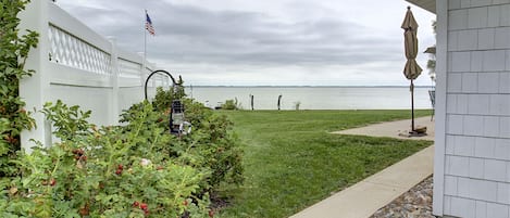 Standing at side of the house and shooting towards the beach