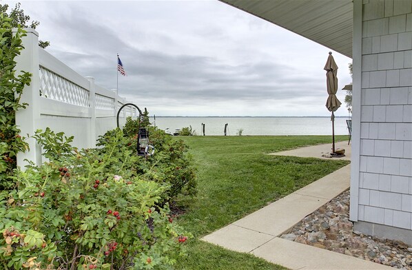 Standing at side of the house and shooting towards the beach