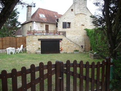 'Maison très typique LOT ( Périgord-Quercy) près piscine communale+commerce