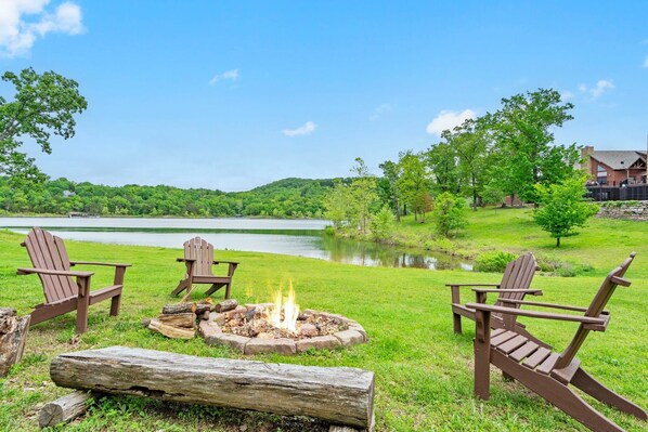 One of the firepit areas, lakeside with free firewood