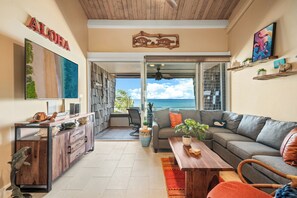 Kulakane 307 living area 1