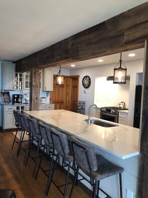 Oversized  quartz eating bar