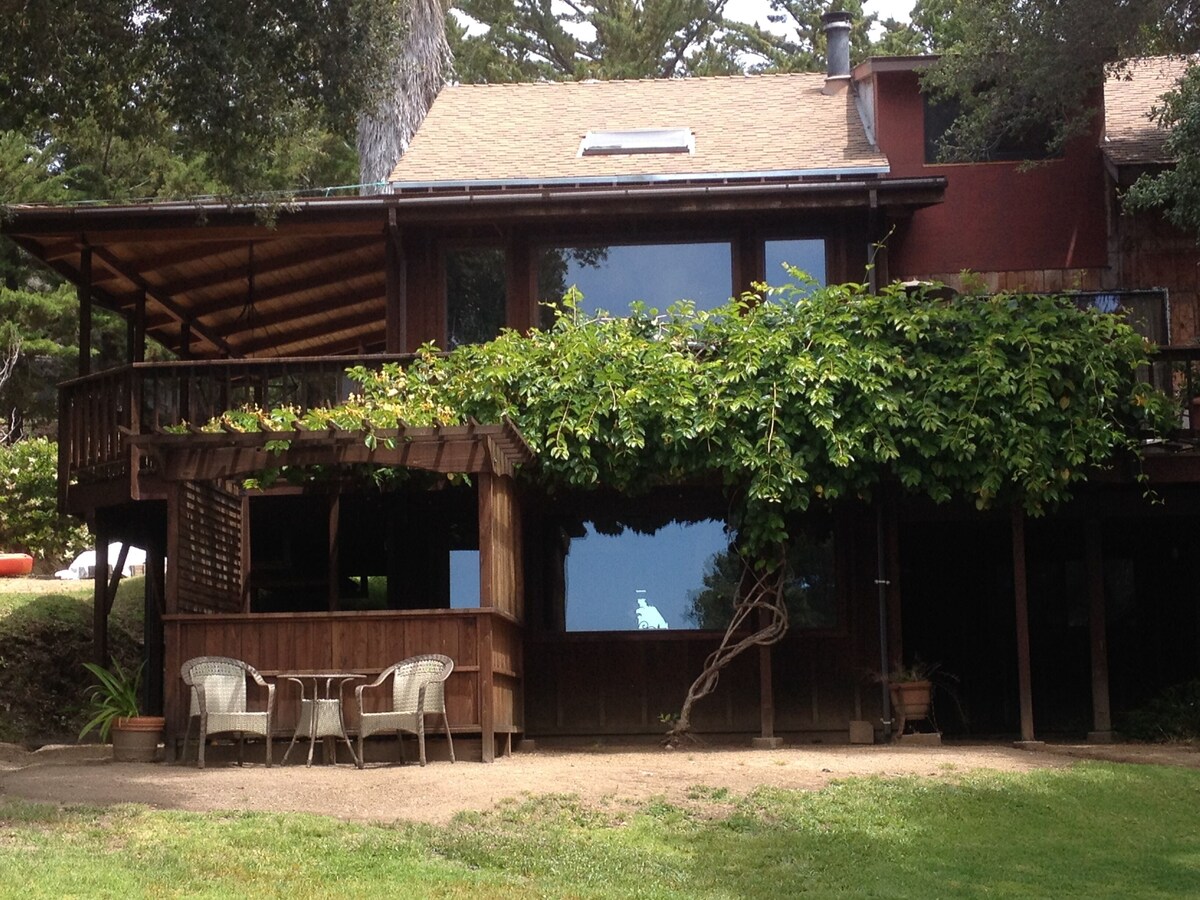 Gem of an apartment with craftsman touches in a very lovely setting