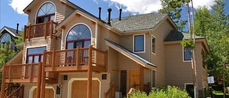 Elk Ridge Lodge.  Tri-level, 2,500 sq ft townhome.