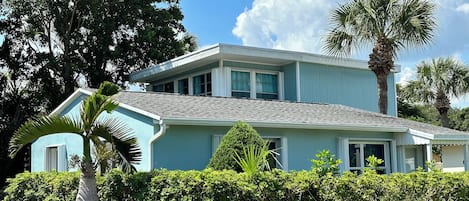 SOUTH BEACH’s Closest Home • AQUA COTTAGE • Comfy Cozy Fun Seaside Vero Beach